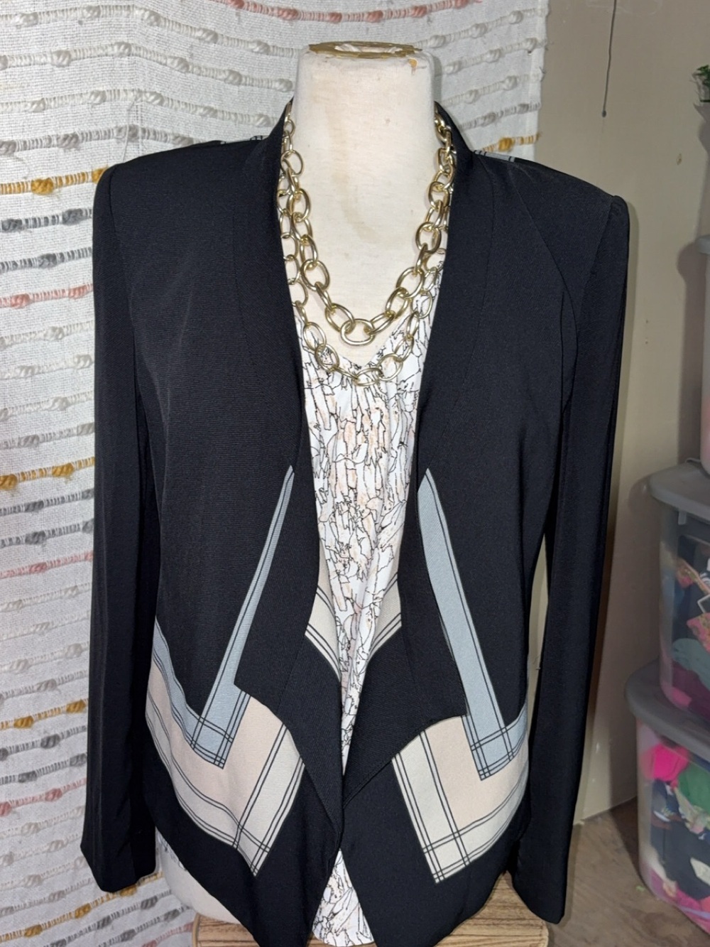 Black Open-Front Women's Blazer with Geometric Print
